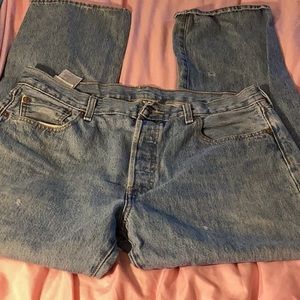Like new. Mens Levi’s 501 light blue 36x32 button fly
